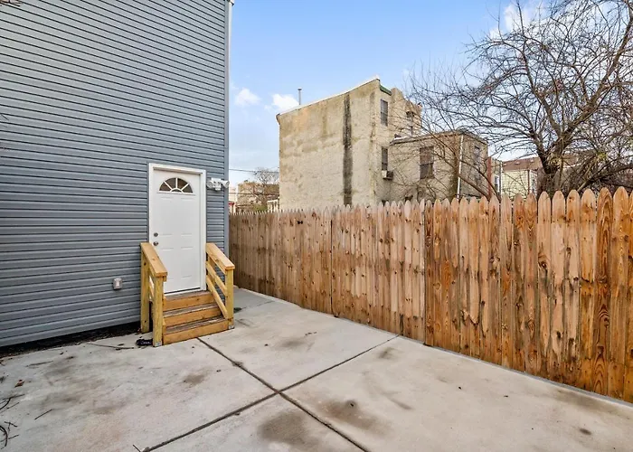 Apartment: Luxury Rooms Near Temple U, Drexel, Upenn, And The Met